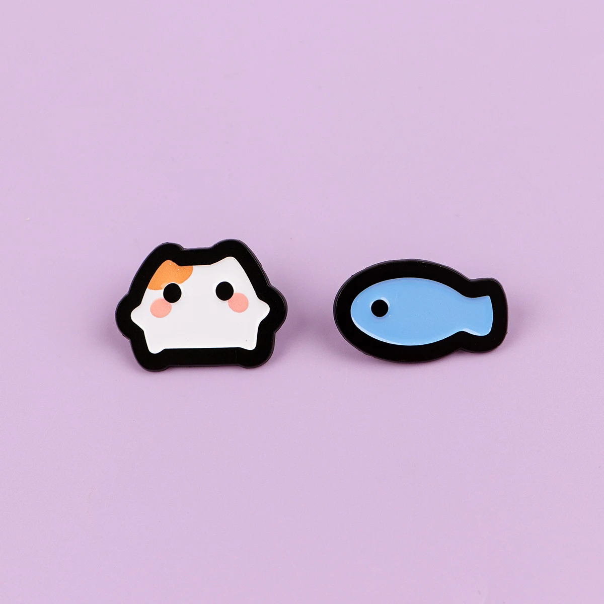 2 Stück niedliche Emaille-Anstecknadeln mit Katze und Fisch, Cartoon-Brosche für Mantel, Rucksack, modische Anstecknadeln, Schmuck, Geschenk für Paare