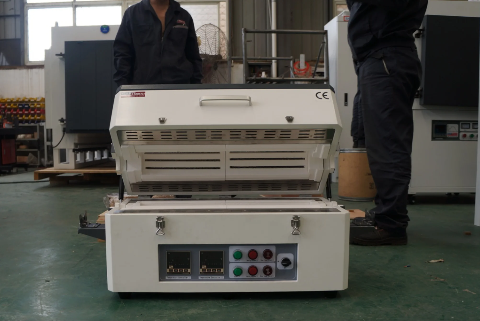 1200 Grad Hochtemperatur-Röhrenofen Industrieller Laborrohrofen für N2 H2 Inert Gasofen