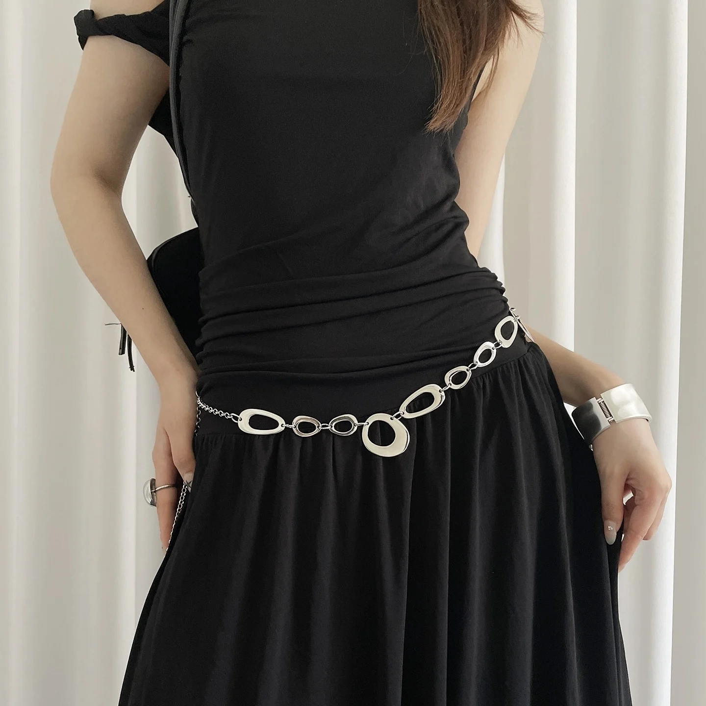 女性不規則なベルトゴシック中空サークルヴィンテージパンク金属バックルボヘミアン Y2K ウエストバンドベルトジーンズ装飾ボディチェーン