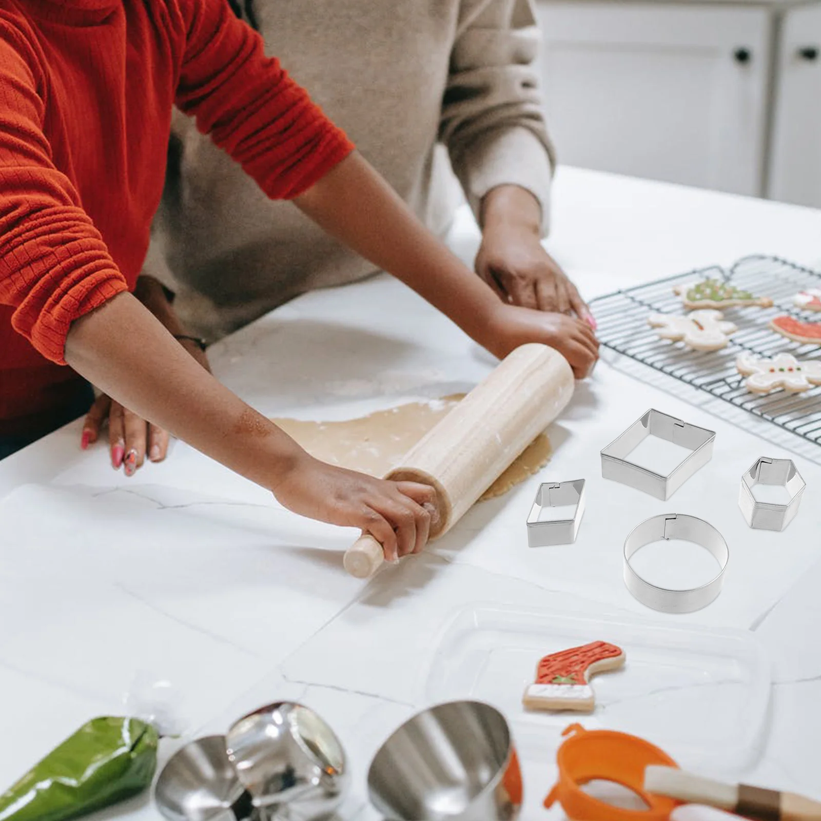 

24Pcs Baking Molds Stainless Steel Cookie Cutters Biscuit Moulds DIY Baking Accessory Stainless Steel Cookie Cutters