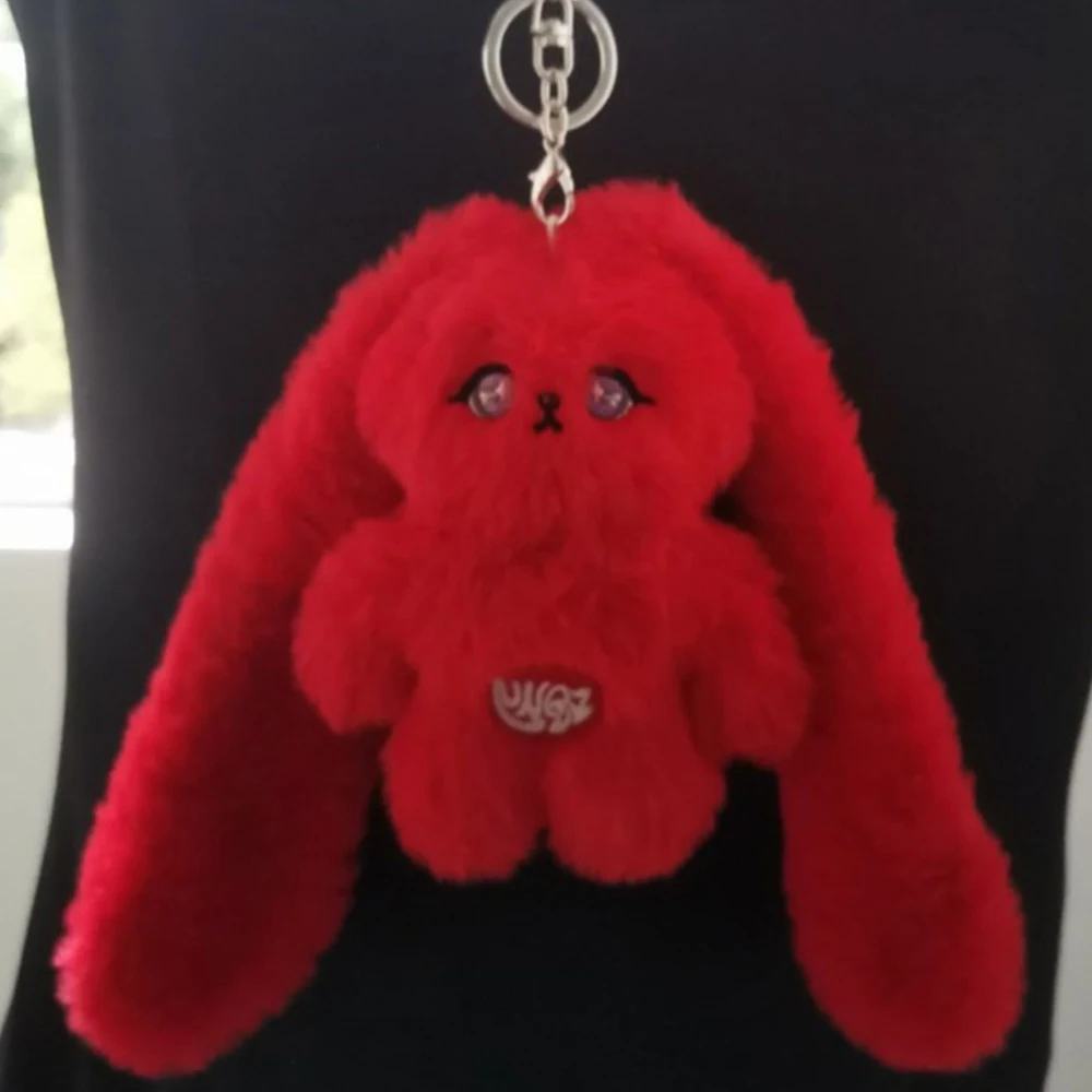 Kpop YuQi llavero de muñeca de peluche de conejo rojo de dibujos animados, llavero colgante de bolsa, relleno de algodón PP, suave, corto, regalo para fanáticos del juguete, 15CM