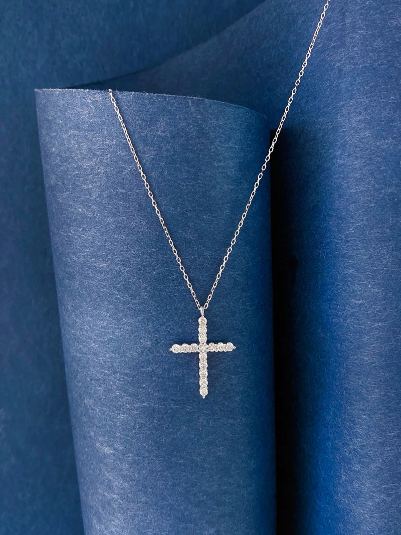 LUOWEND 100% 18K White Gold Necklace Shiny Cross Pendant 0.30carat Real Natural Diamond Necklace for Women High Birthday Gift