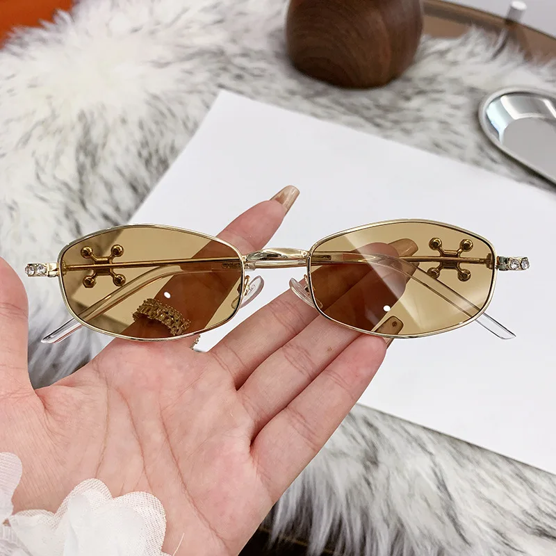 

2025 Trendy Personalized Women's Metal Sunglasses New Internet Celebrity Versatile High end Design Sense Flat Mirror