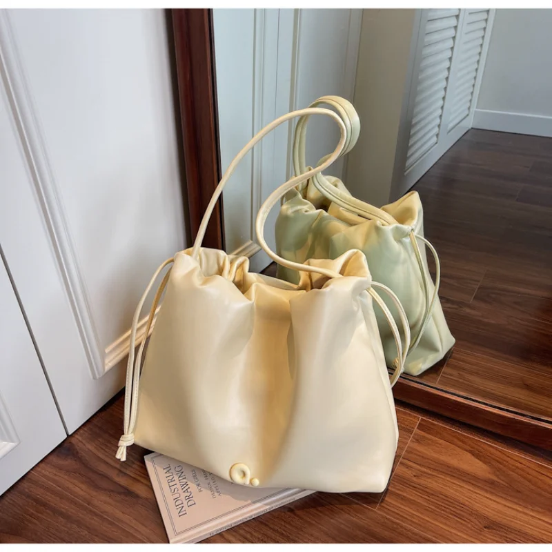 

2025 Spacious Vegan Leather Tote Bag for Women Work Commute Essential with Adjustable Strap Minimalist Shoulder Purse