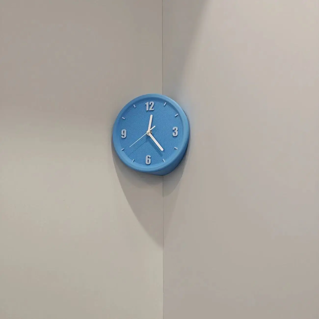 Non-drilled hole corner-to-corner wall-mounted simple and quiet clock for living room, decorative on the wall