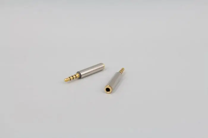 OMTP to CTIA Audio adapter. 3.5mm Male to Female Jack Headset OMTP and CTIA Standard Interconversion Universal Adapter