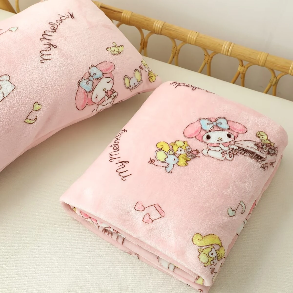 Sanrio ผ้าห่มแสนอบอุ่นลายดอกเมโลดี้น่ารักพิมพ์ลายเฮลโลคิตตี้สำหรับออฟฟิศหอพักผ้าห่มนอนสบายผ้าปูที่นอนน่ารักสำหรับเด็กผู้หญิง