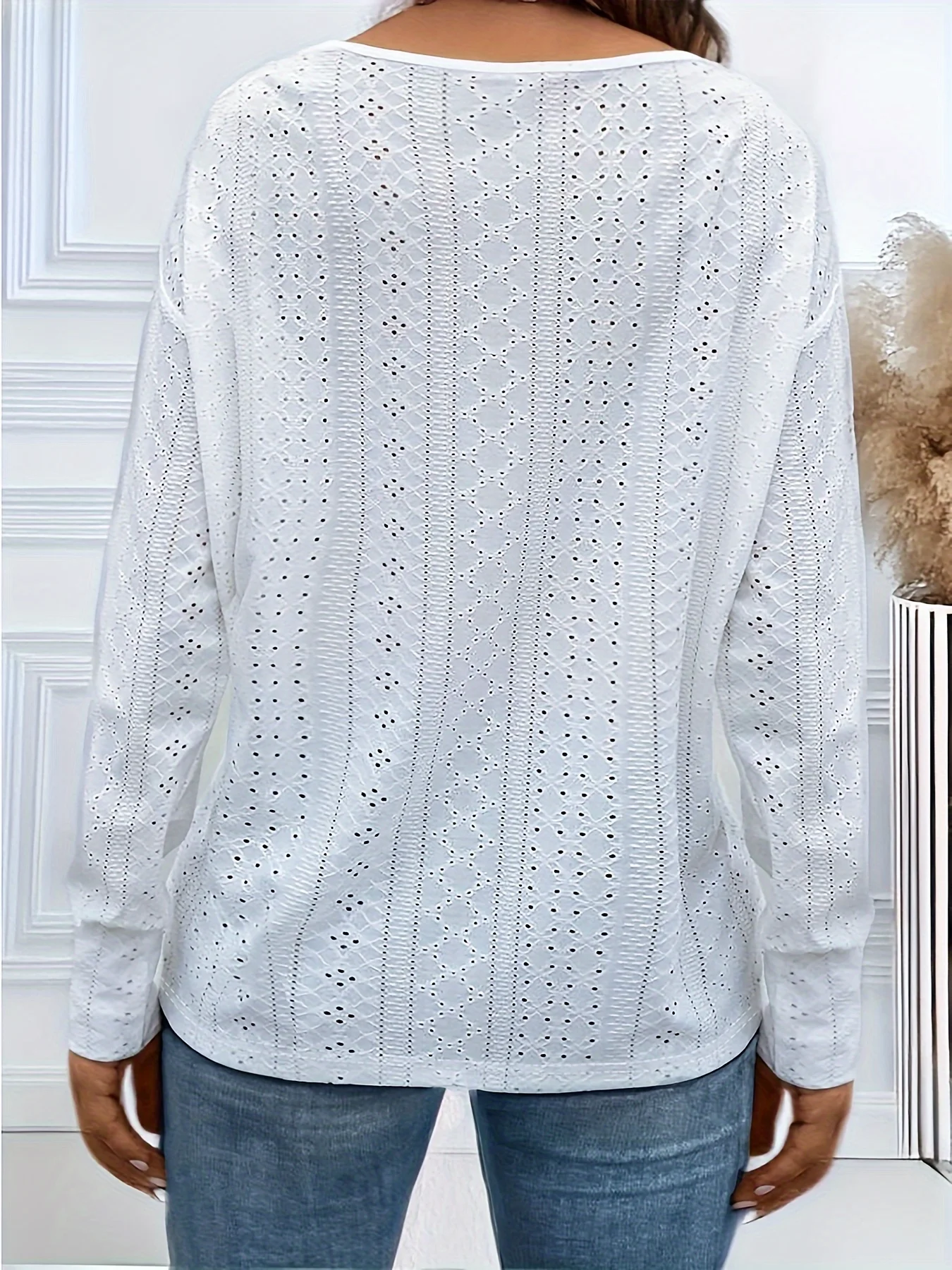 Eleganter Damen-Strickpullover in Übergröße mit V-Ausschnitt und Lochmuster für mühelosen Stil – Detail 2