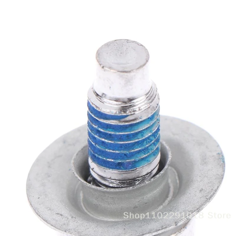 Parafusos de parafuso de carro WHT000729A M8X20 para placas de respingo de Skoda Yeti Scala