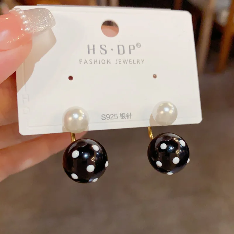 S925 Silver Needle Simple Two Pearl Black and White Polka Dot Ball Ear Studs Fashionable Retro Earrings