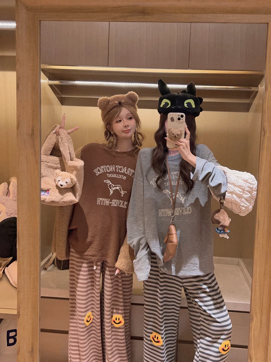 

Yukiss Original Double-Sided Brued Dog Tee Long Sve Base Layer T-irt Casual Loose Fit Women's Faion Autumn 2025