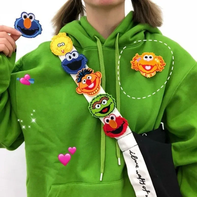 Hasbro broche decorativo de Barrio Sésamo, ELMO, monstruo de galletas, pájaro grande, lindo, creativo, kawaii, insignia de dibujos animados de película de anime personalizada