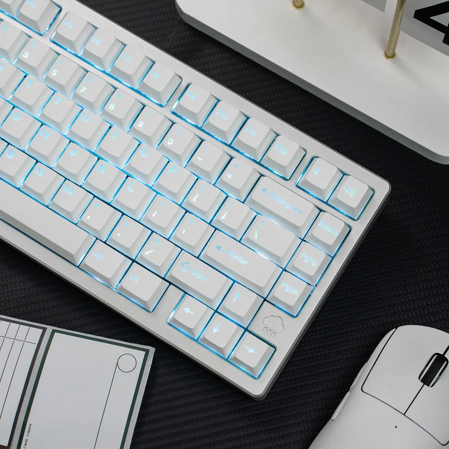 Mintcaps Minimal White Cherry Profile PBT Double Shot Keycaps Front Print Shine Through Backlit Keycap For Mechanical Keyboard
