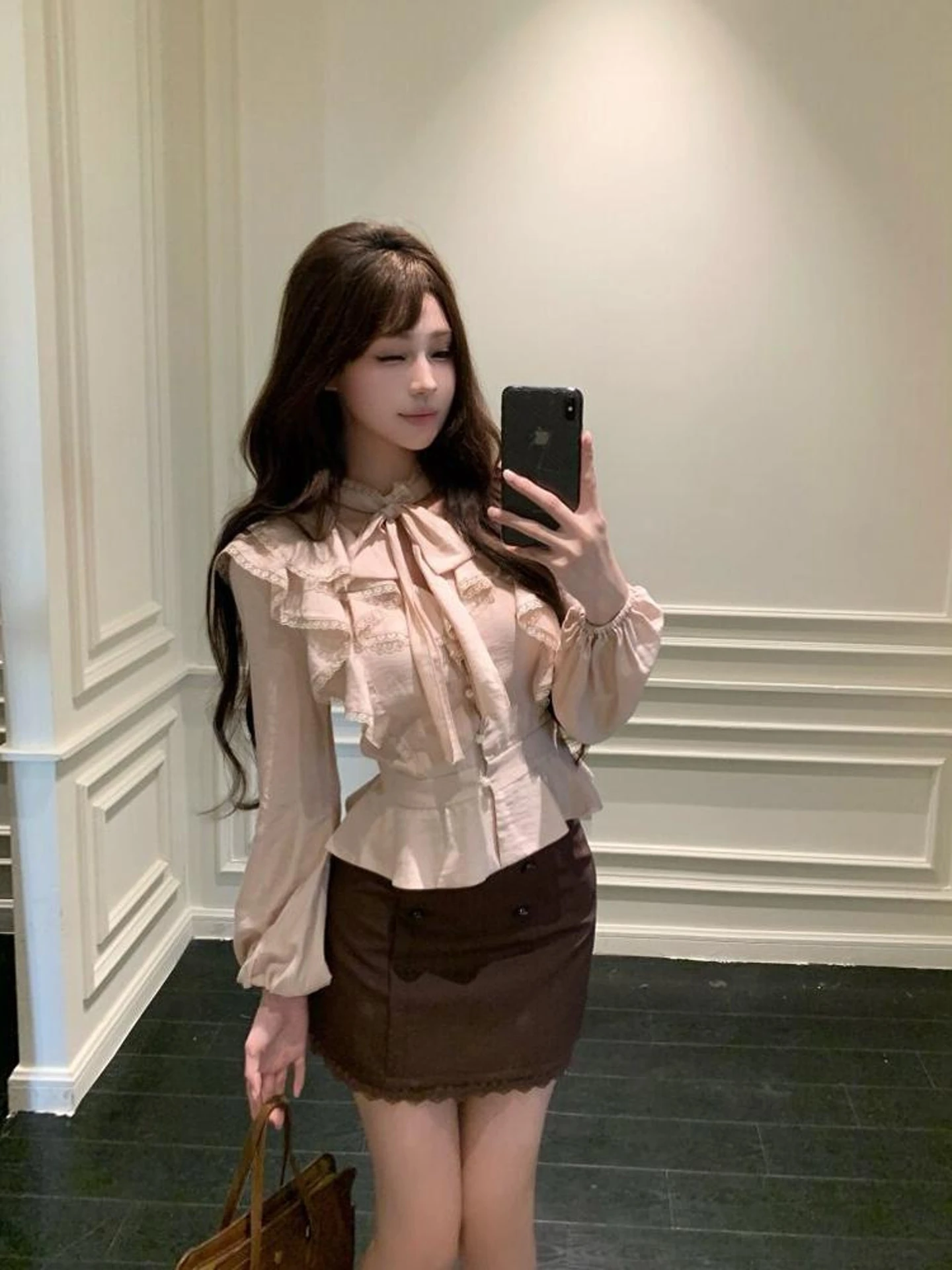 

Spring 2026 Faion Design Knot Lace Trim V-ne Long Sve Women's irt Top French Sle Loose Fit Girls' Clothing