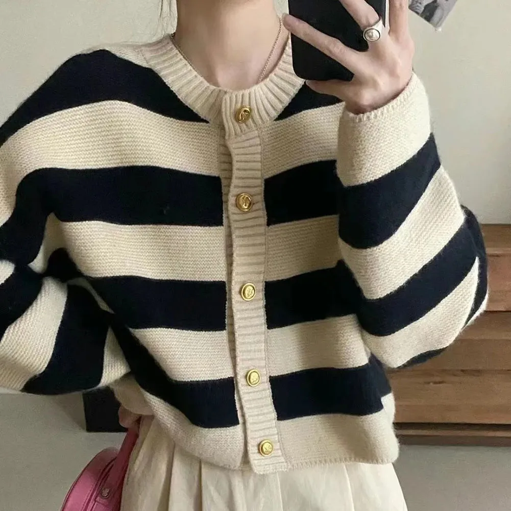 Knitted Cardigan Jacket in Striped Contrast Color for Women with Round Neck Suitable for Vacation Club and Everyday Use