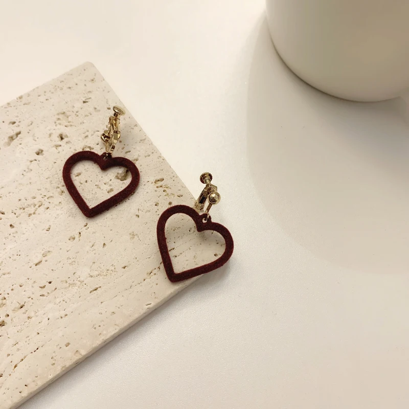 New Flocking Velvet Heart Clip Earrings without Piercing Wine Red Hollow Love Heart Pendants Ear Clips Korean Fashion Ear Cuff