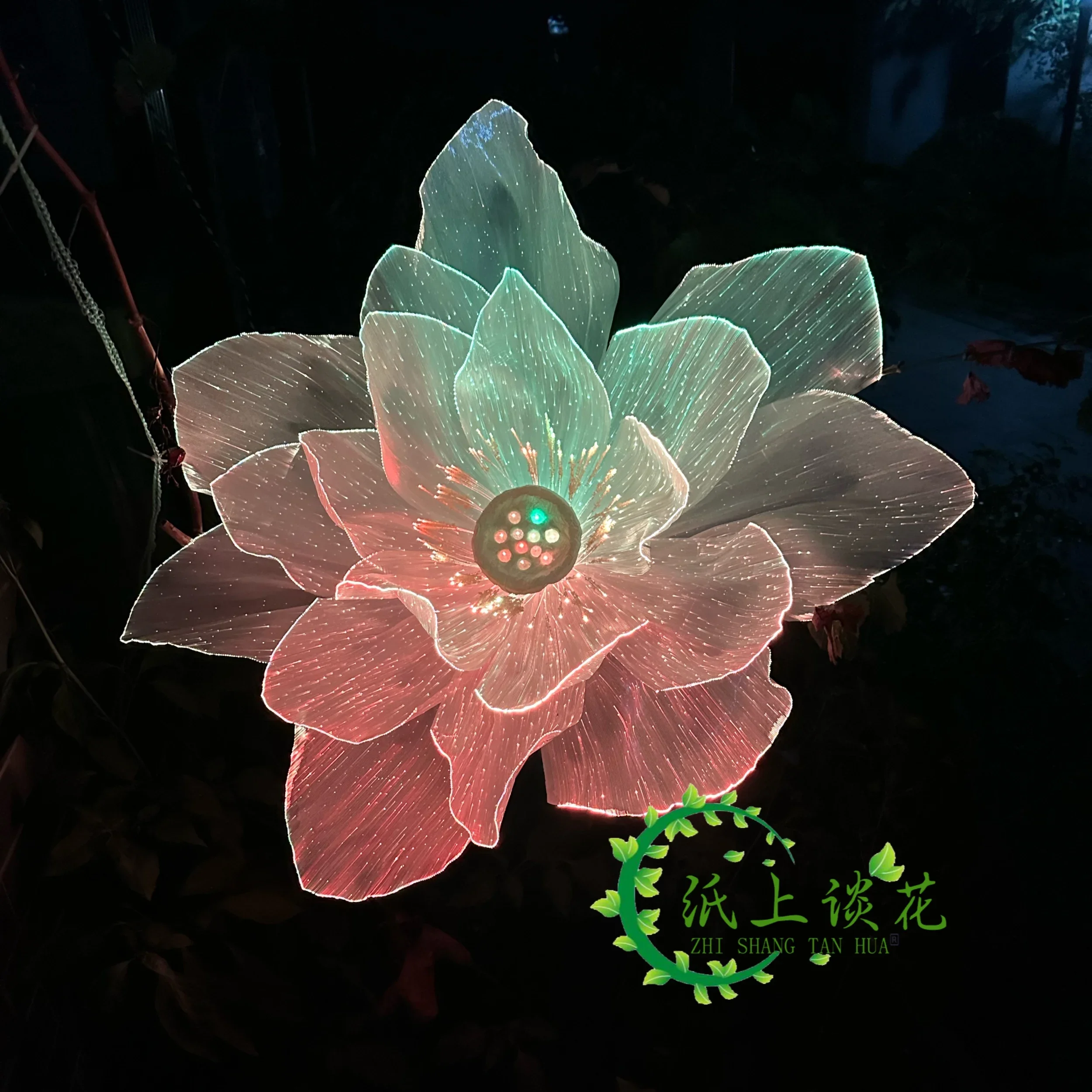 

Светящаяся цветочная композиция, светящаяся бумажная цветочная лампа, меняющая цвет, уличная лампа может быть настроена для открытия и закрытия.