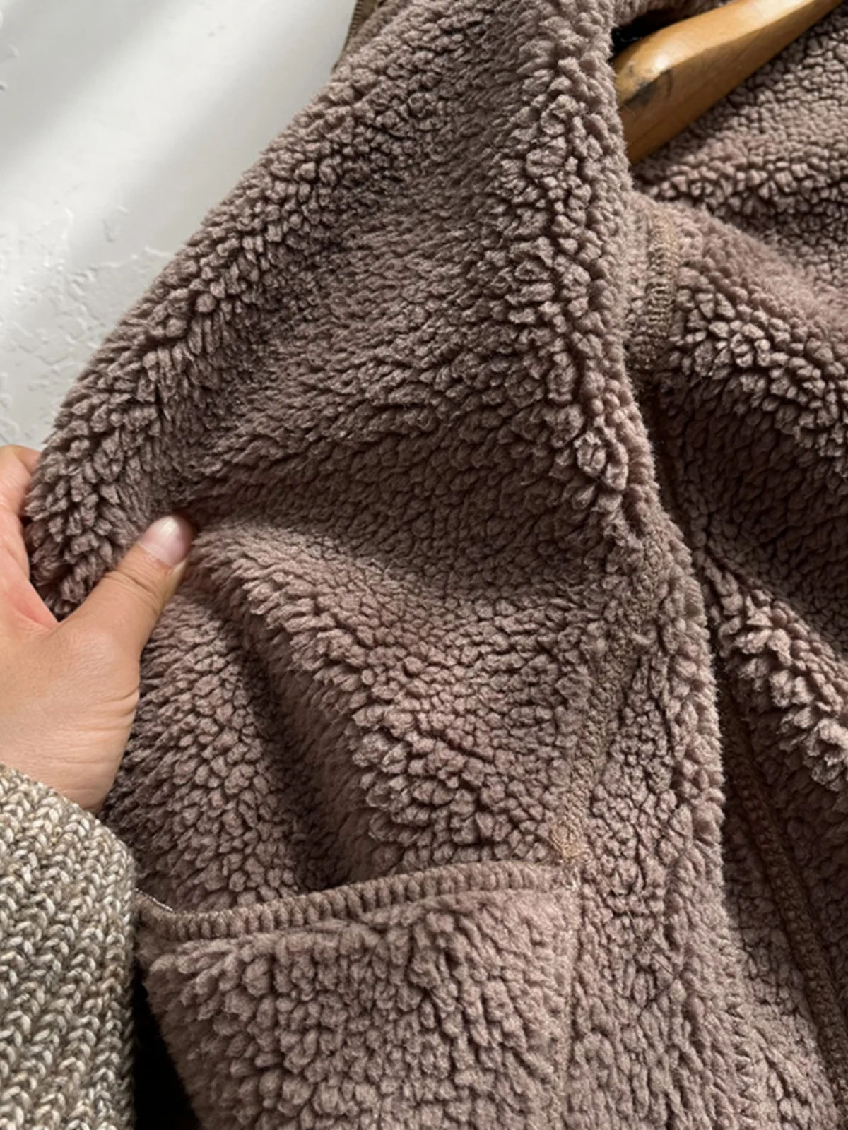 

Men's And Women's Zipper Closure Cosite Fce Double Layered Lamb Velvet Warm Stand Collar ort Jaet Seven Colors