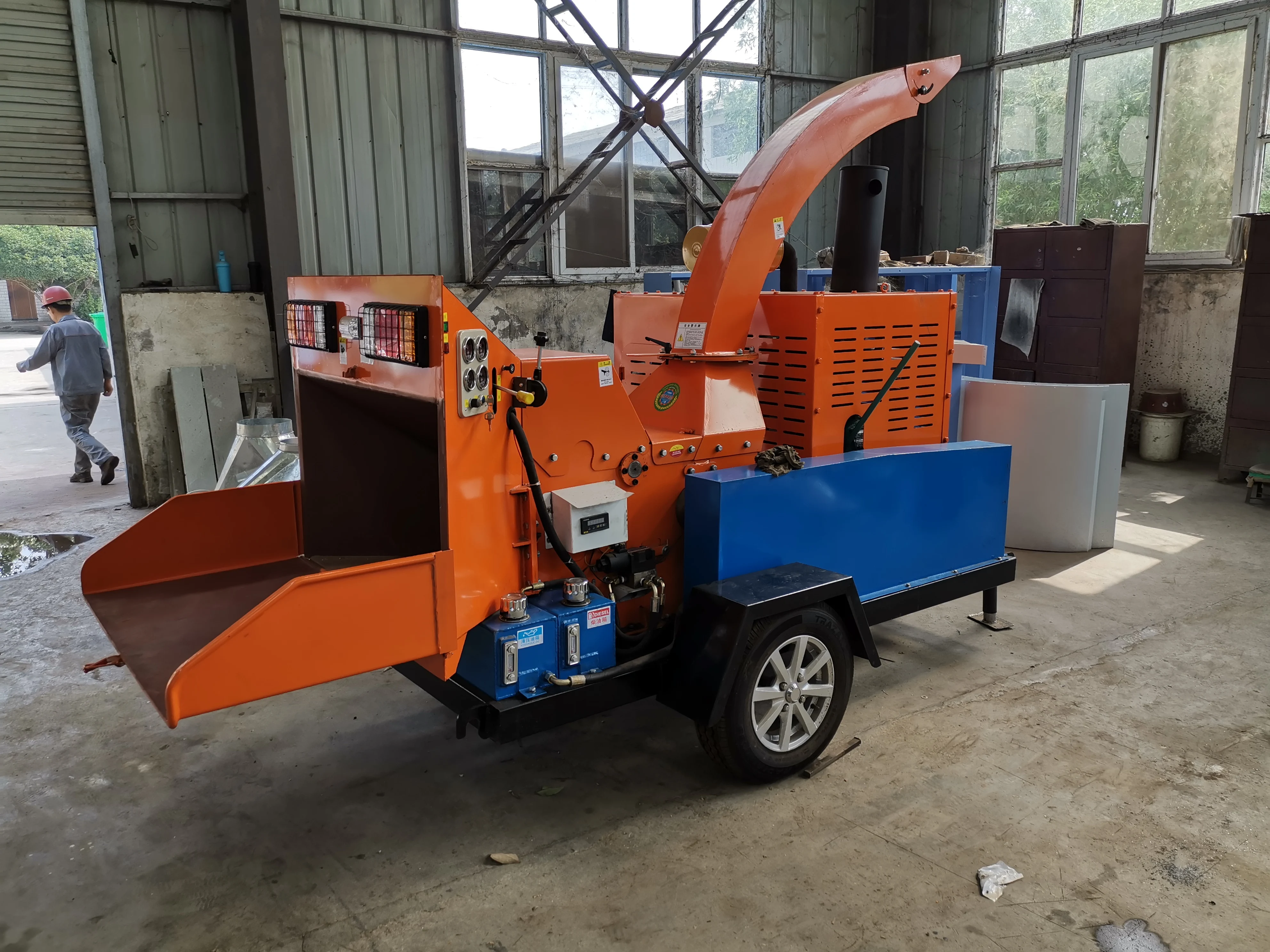 2025Дизельный двигатель и мобильные лесные ветки, измельчитель древесины, дробилка для древесной щепы, производство измельчителей