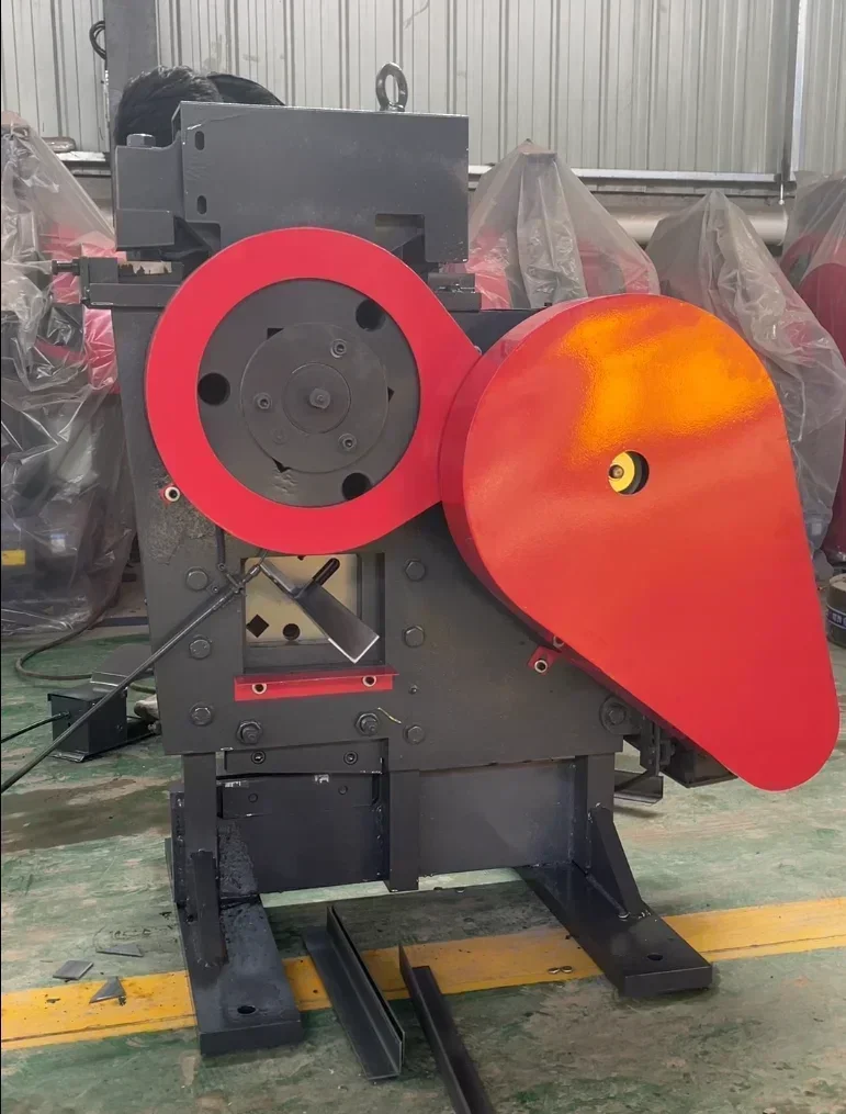 380V hydraulic iron plate steel plate punching and cutting machine for sale