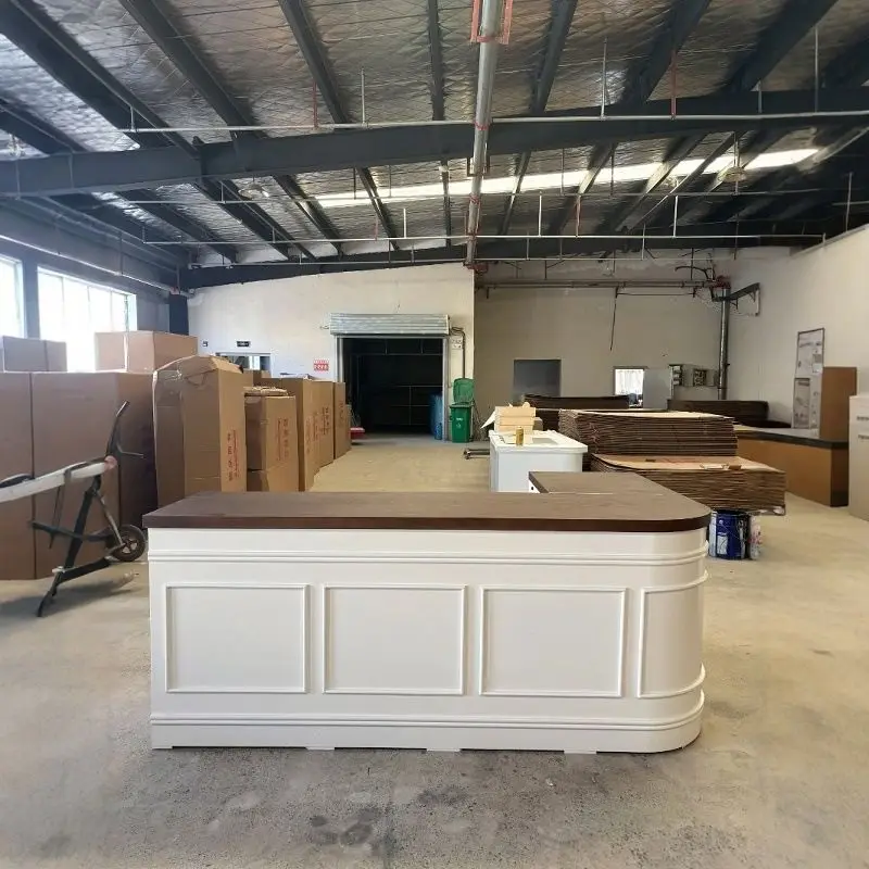 

*Custom Cream French Style Wood Adjustable Height Eco-Friendly Reception Desk for Clothing Store Flower Shop Beauty Salon Desk