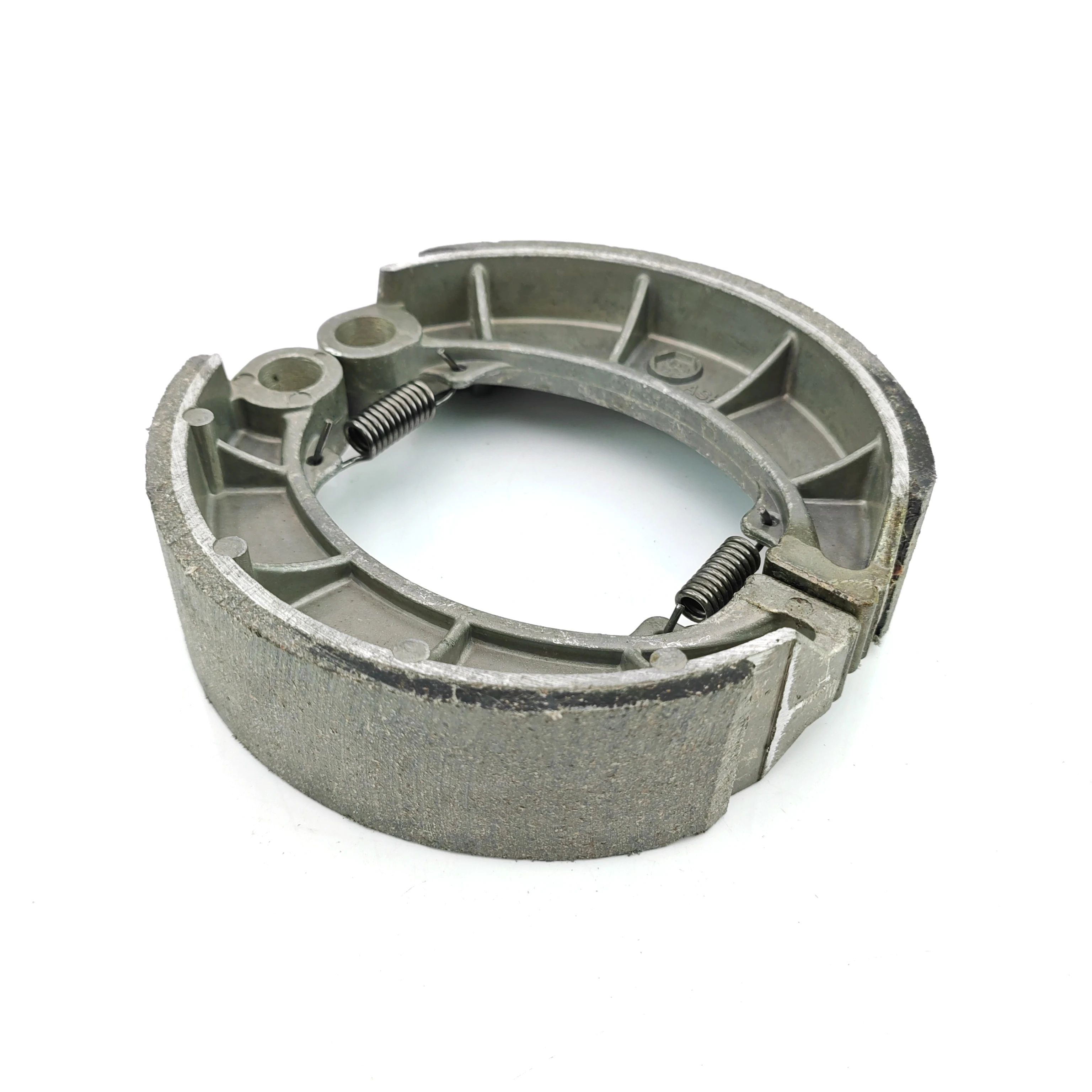 

Подходит для задних тормозных колодок Honda CX500 CA/CB/Z/A/B 79-81 и задних барабанных тормозных колодок.