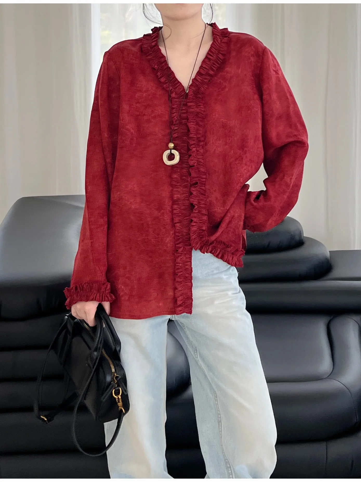 

Faionable Women's Red Cloud Silk Earmuff Hem irt V-ne Long Sve Regular Length Pure Color Button Closure Busin Wear