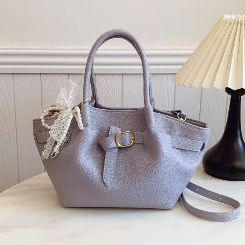 

High-End Ladies Tote Bag Crafted From Fine Leather Featuring High-End Quality And Famous Commuter Look​