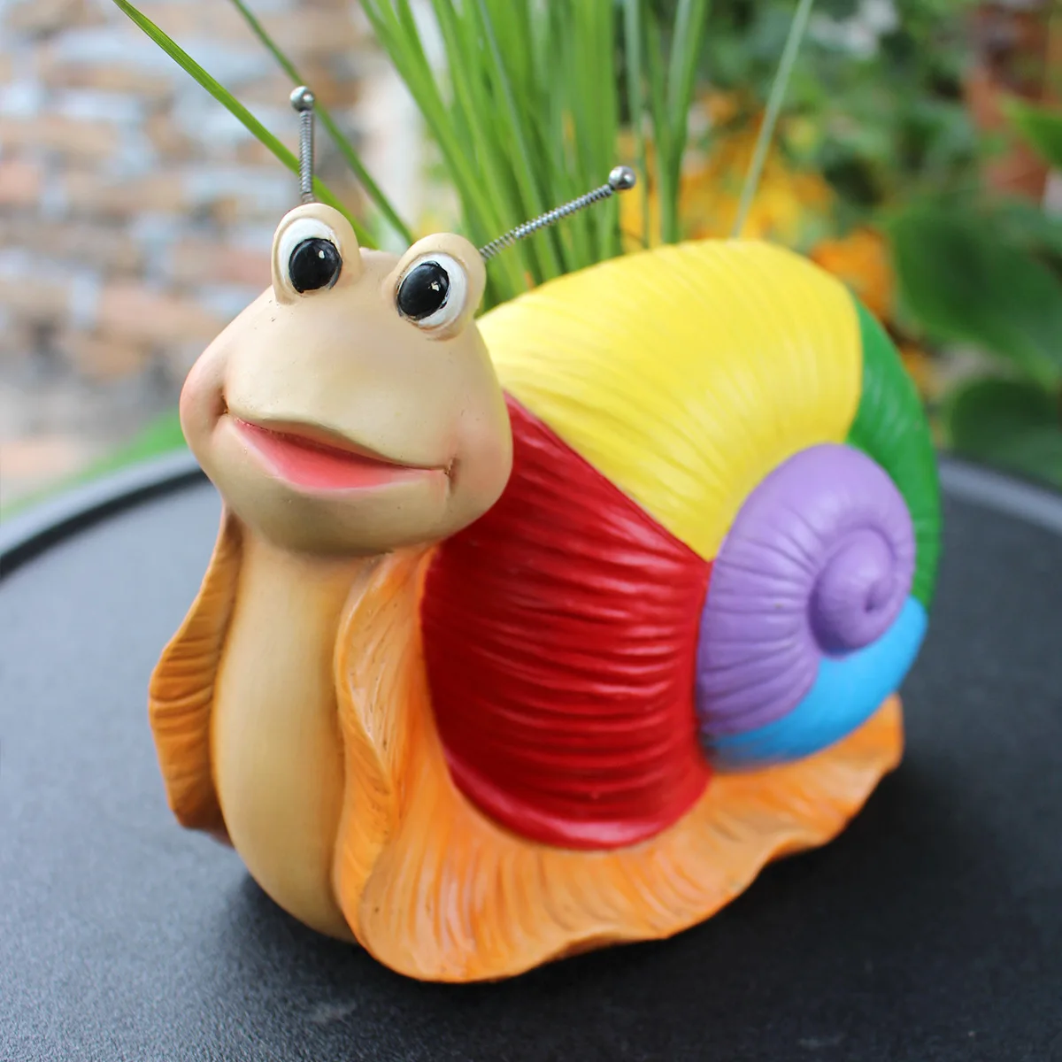 

‌Resin Rainbow Snail Planter - Unique Garden Decor for Patio‌