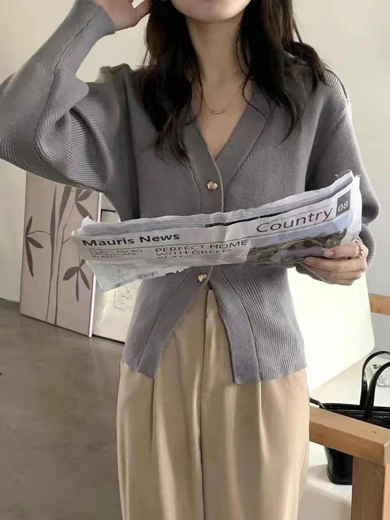 2023 New Early Spring New Top Black Sweater Coat Women's Fashion Casual Korean Series Short V-neck Knitted Cardigan