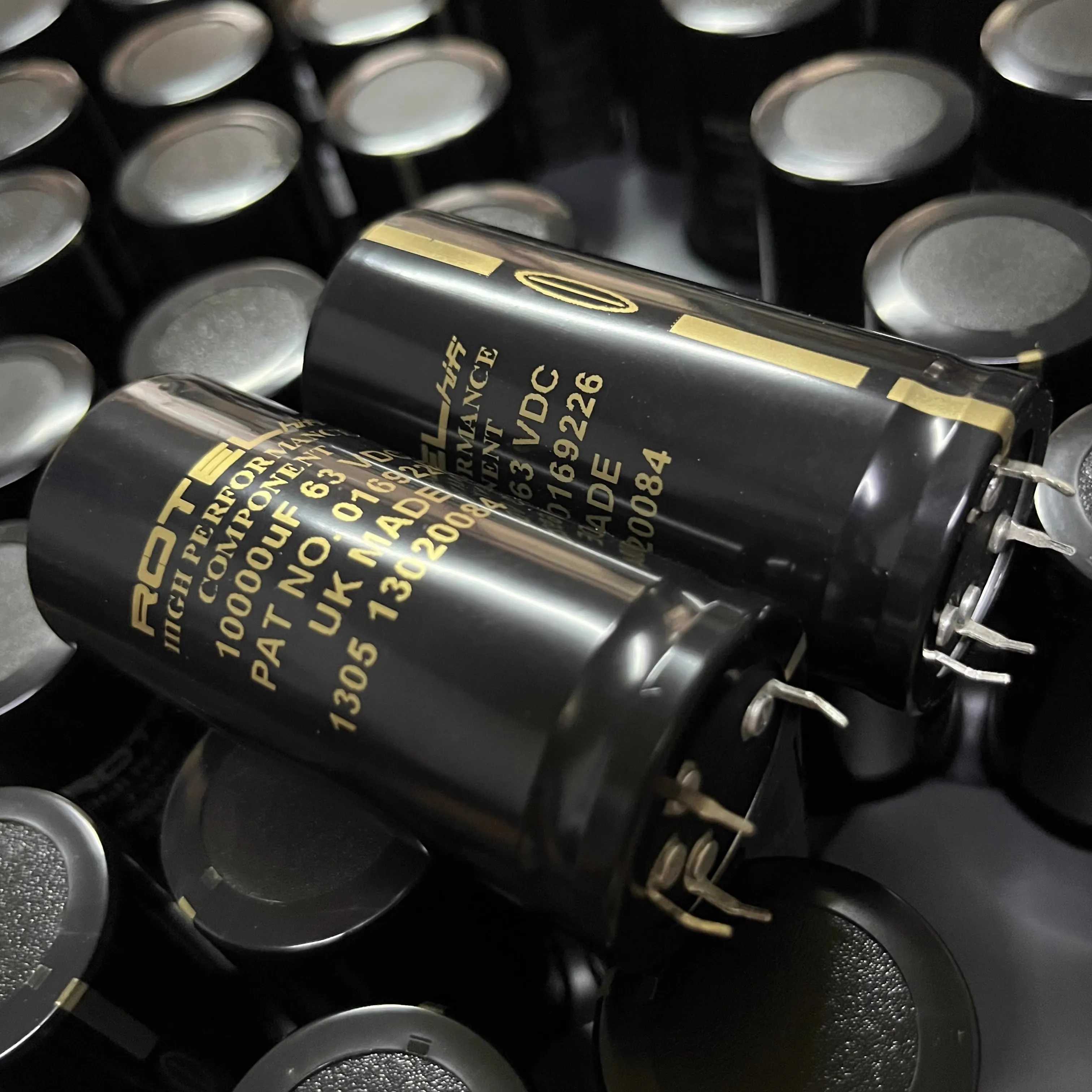 

Brand new original ROTEL UK Luyao customized 10000UF 63V gold-character HIFI audio filter electrolytic capacitor 35*76MM