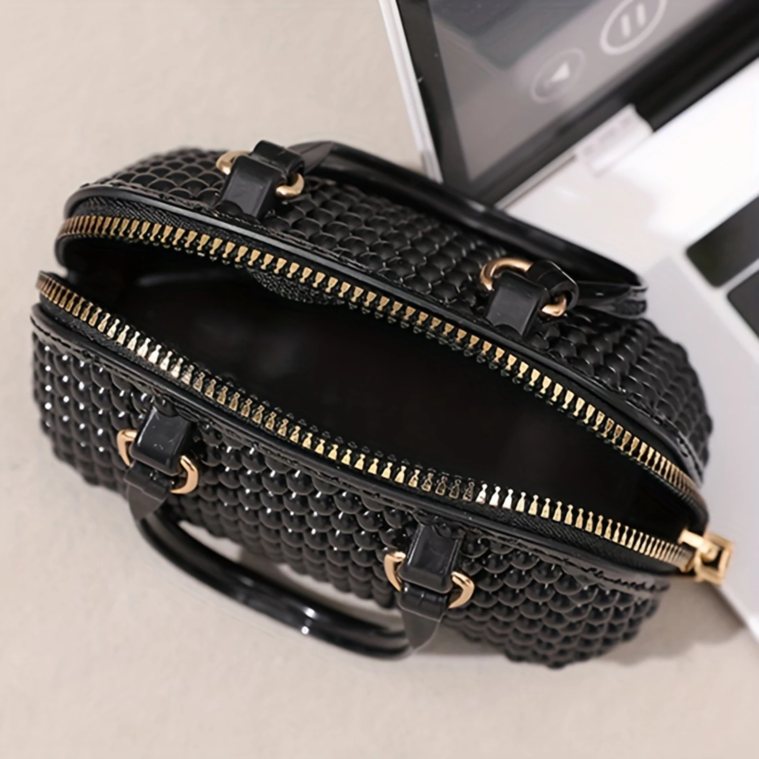 Mini Lipstick Bag, Hollow Shell Jelly Purse, PVC Handbag, Cute Crossbody Purse – Chain Strap