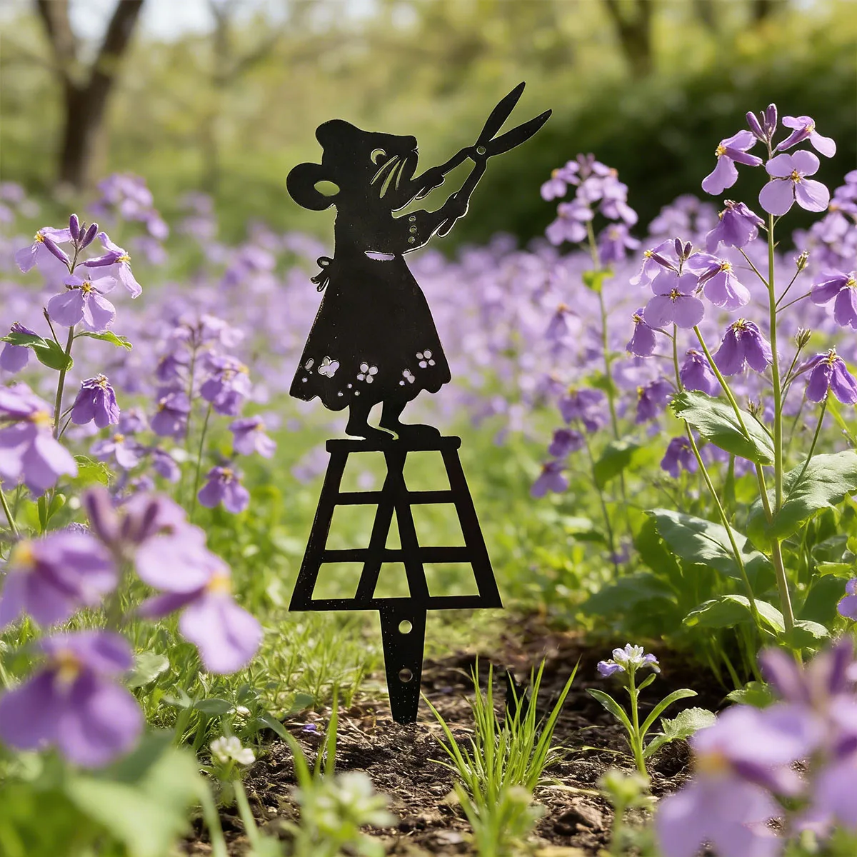 Black Silhouette Line Metal Garden Column, Mouse Design with Scissors, Decorative Art Lawn Sign, Creative Animal Sculpture Metal Ornament, Suitable for Flower Pots, Gardens or Tabletops