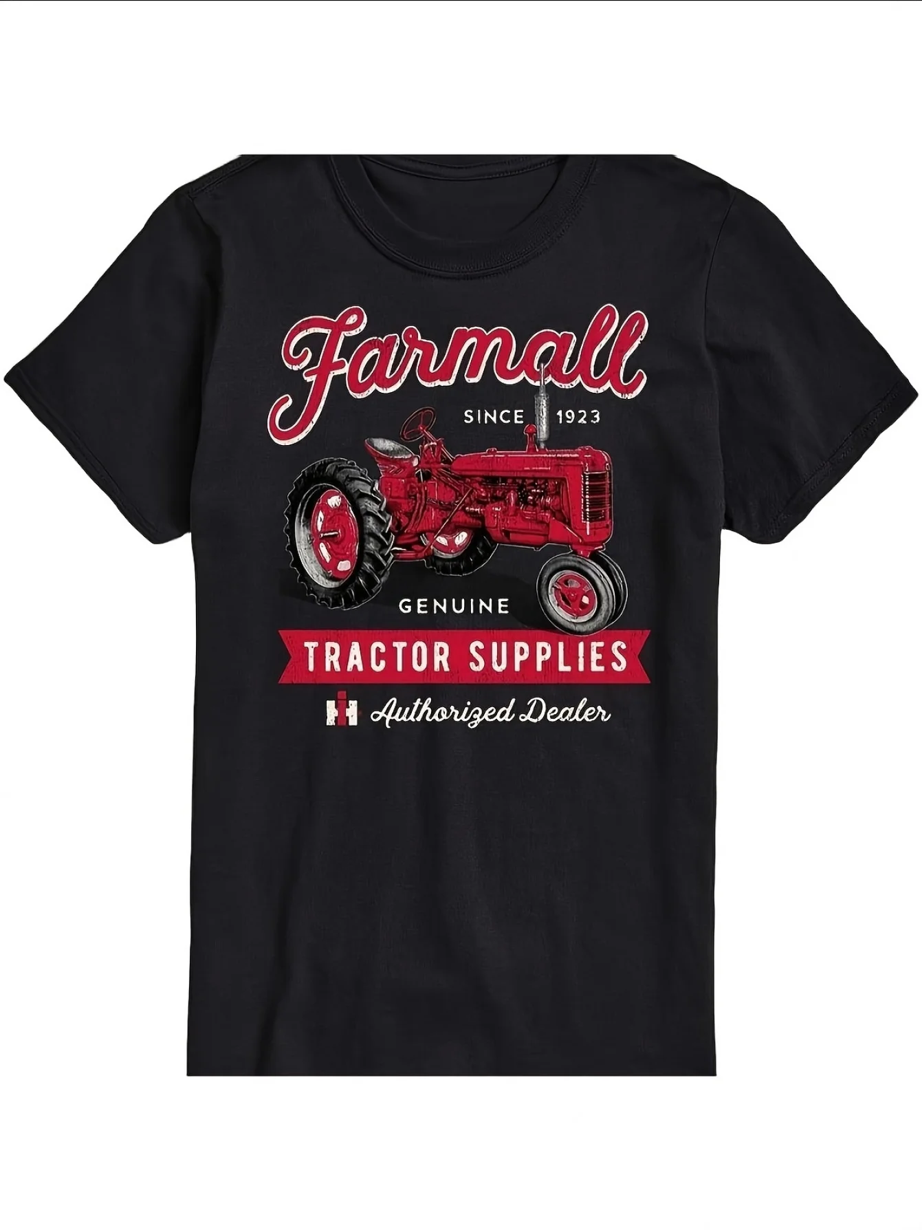 Men's T-shirt with a Tractor Pattern, Vintage Style, Red Mechanical Design, Casual Short Sleeves. It Is Very Suitable for Fishing, Outdoor Activities, and Casual Attire.