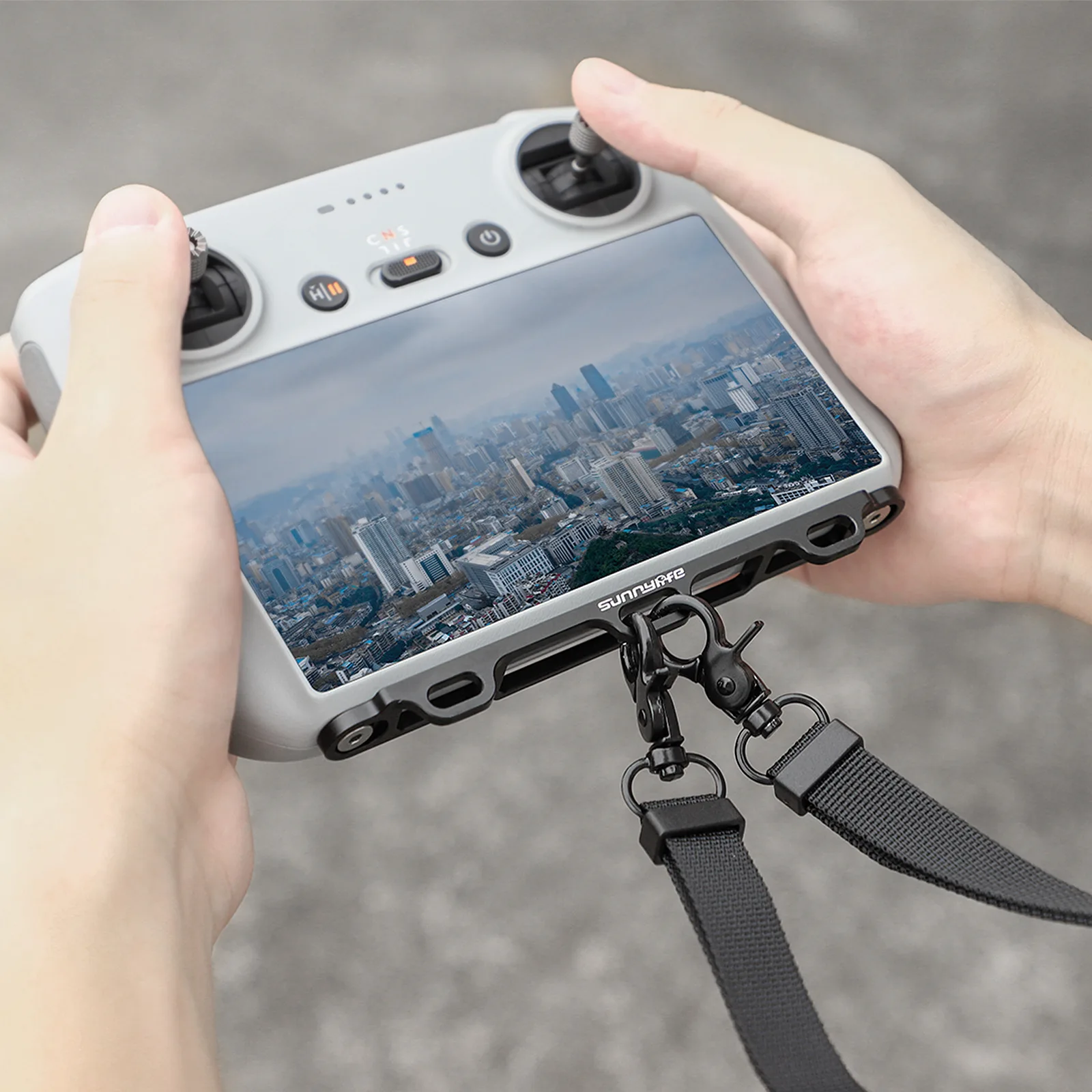 Pasek na ekran kontrolera Sunn – Leather Strap Quick Release recenzja i cena