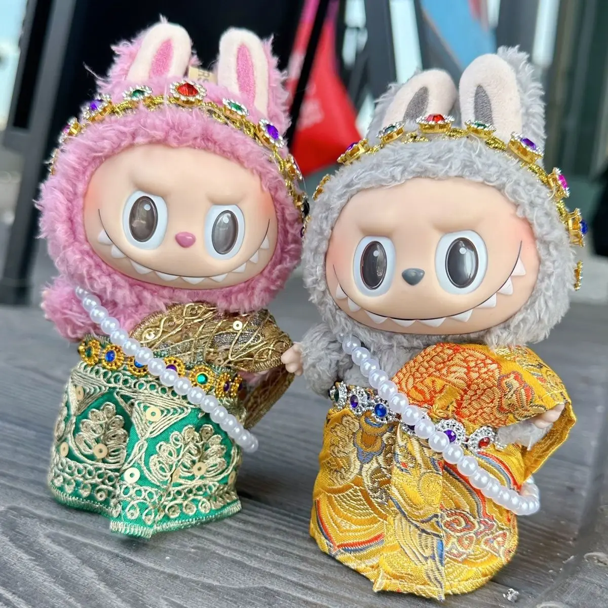17 cm Labubu Thai-Kostüm, 1./2./3. Generation, passend für hochwertige traditionelle Thai-Outfits, Halloween-Puppen-Dekoration, Kleidung für süße Plüschtiere