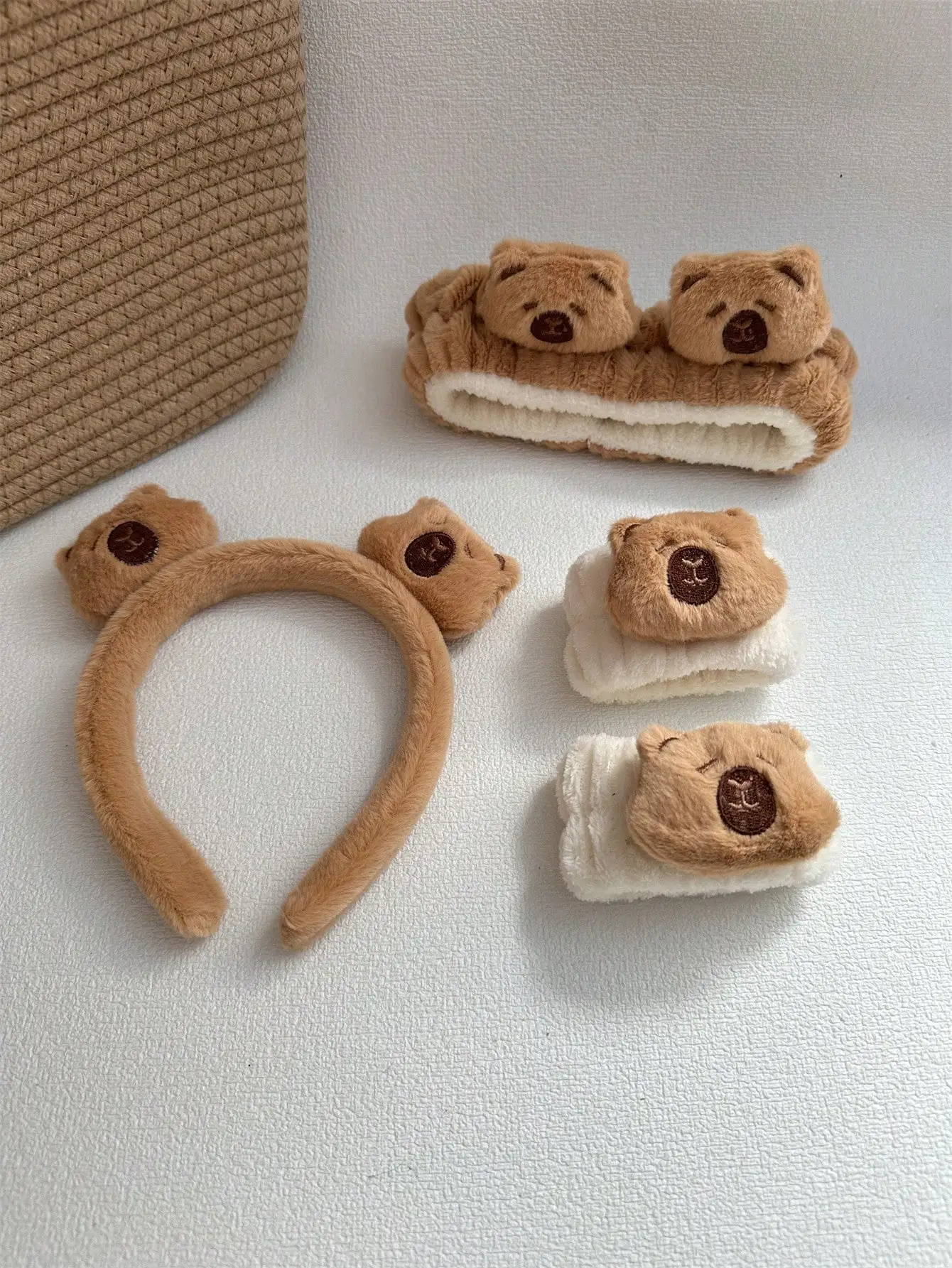 

2-4pcs New Cartoon Capybara Hair Accessories Hair Bands Women Plush Animal Headband Face Wash Wristband Set Halloween