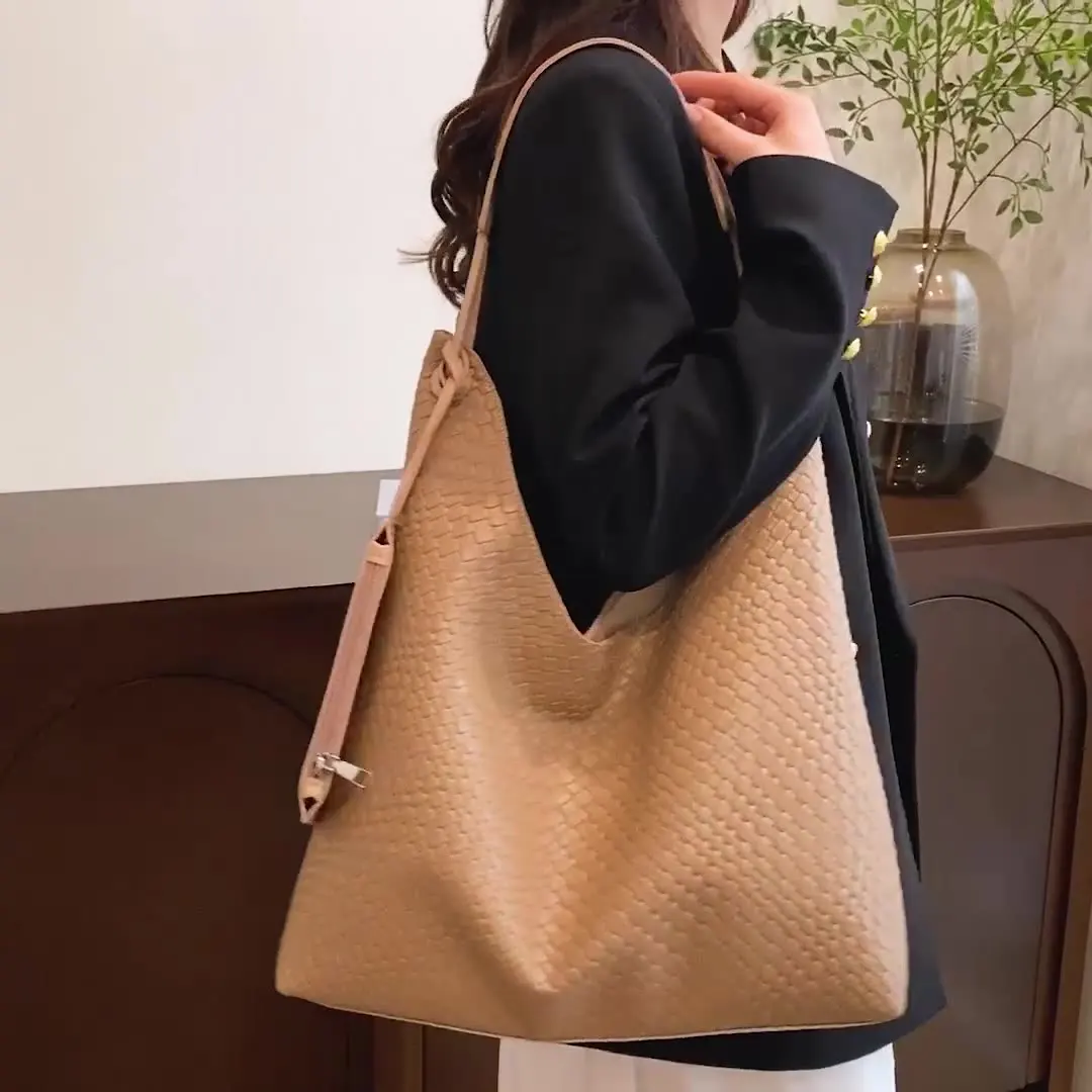 

Fashionable woven pattern large-capacity retro armpit shoulder bag, simple and versatile mother and son bag