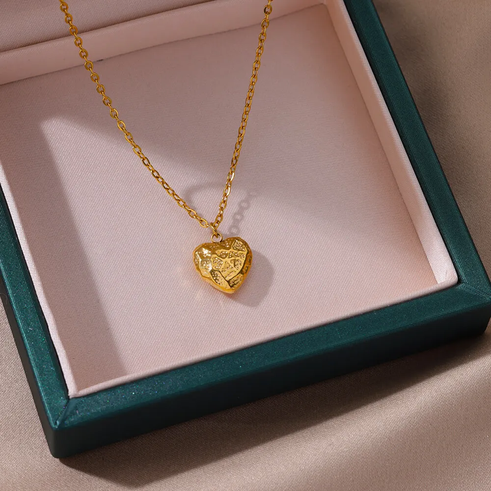 قلادات من الفولاذ المقاوم للصدأ للنساء ، قلادات قلب مجعدة ، جمالية بلون ذهبي ، إكسسوارات مجوهرات مقاومة للماء ، هدية لها