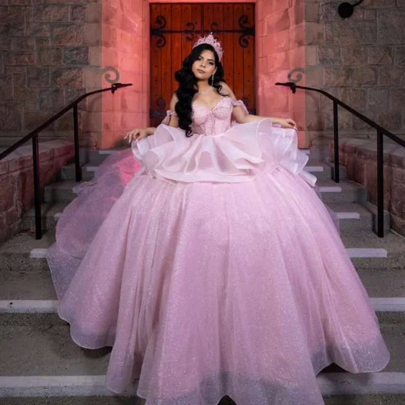 Robes De Quinceanera rose brillant personnalisées, épaules dénudées, appliques De cristal, dentelle superposée, nœud, 15