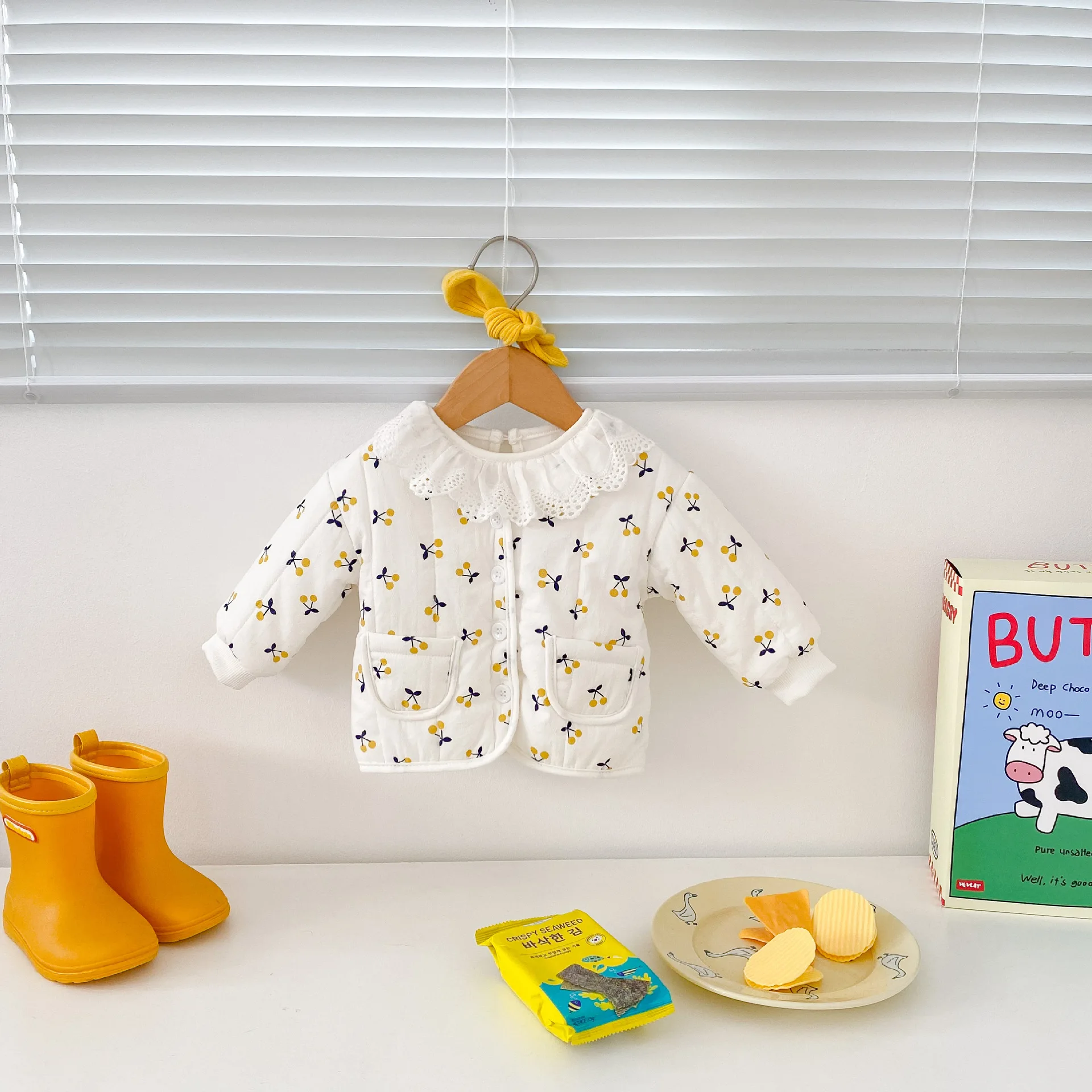 

Новая зимняя одежда для девочек: теплая флисовая куртка с длинными рукавами и вишневым принтом, универсальный кардиган с V-образным вырезом