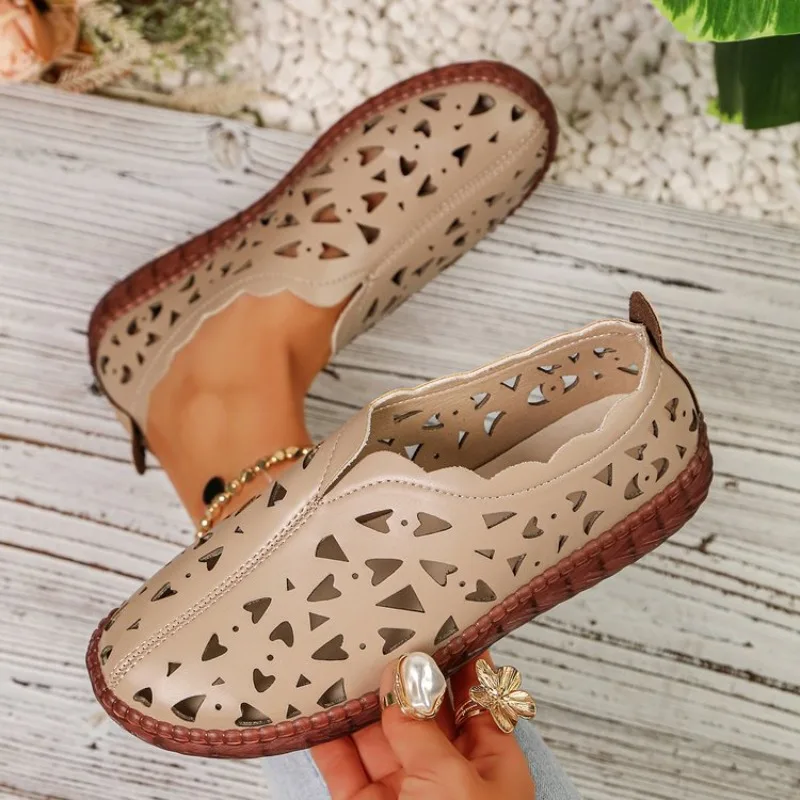 Damen-Sandalen 2026: Neue modische, atmungsaktive flache Sandalen mit Hohldesign – Weiche römische Strandschuhe für Damen