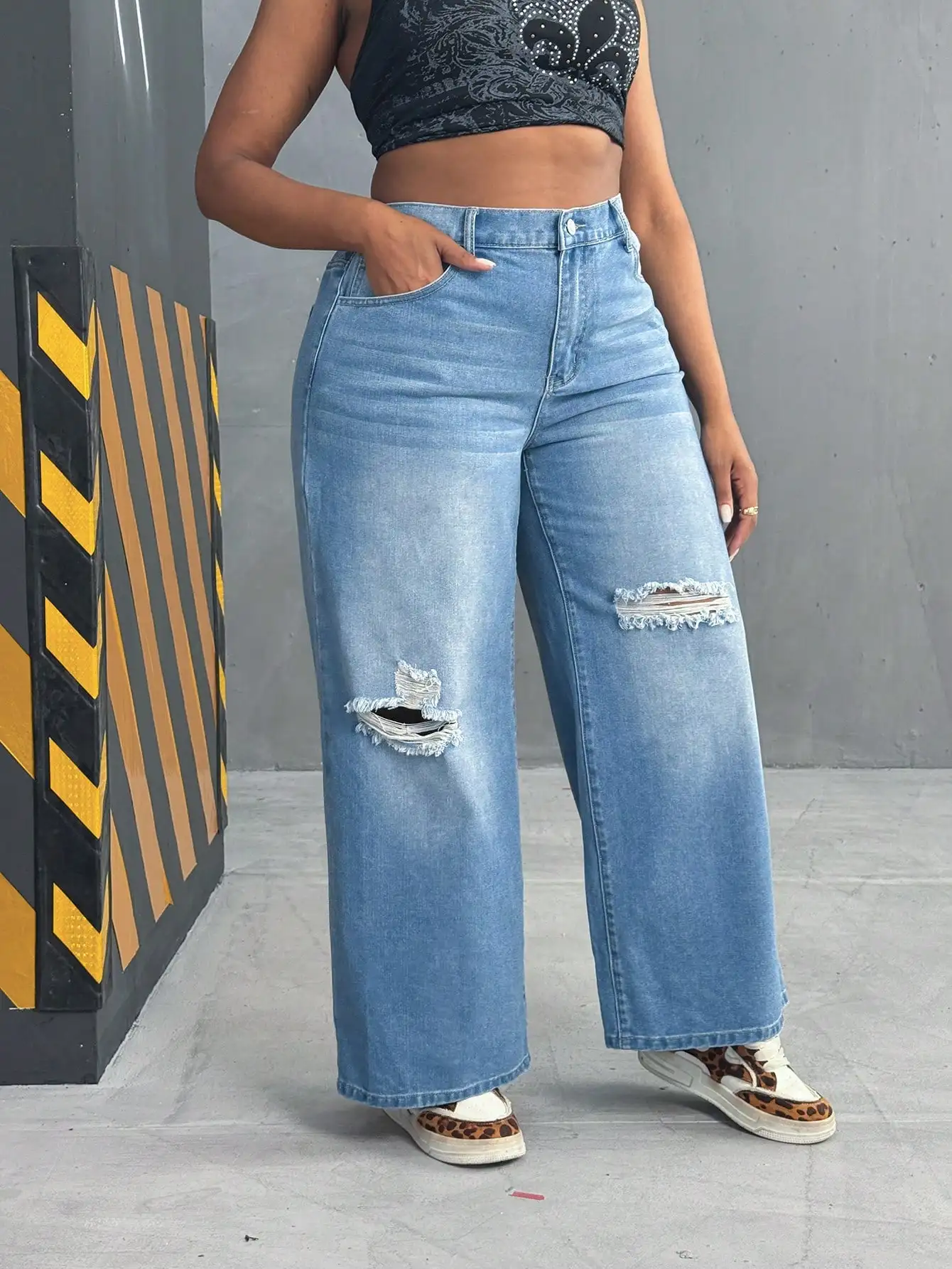 Plus Size Damen Distressed Washed Loose Fit Cargo-Jeans mit geradem Bein, Hellblaue Herbst-Festival-Herbst-Elegante Jeans