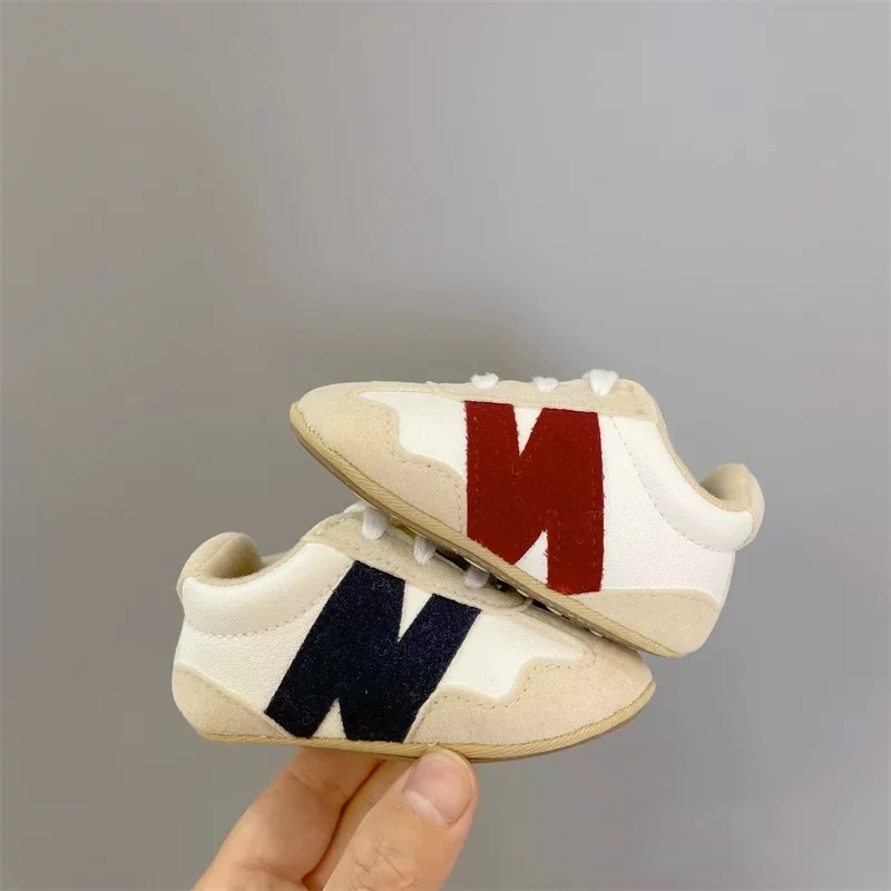 مناسبة للأحذية الكاجوال للأطفال والأولاد، مثالية للمشي الداخلي والخارجي والرياضة والمشي في الربيع والخريف