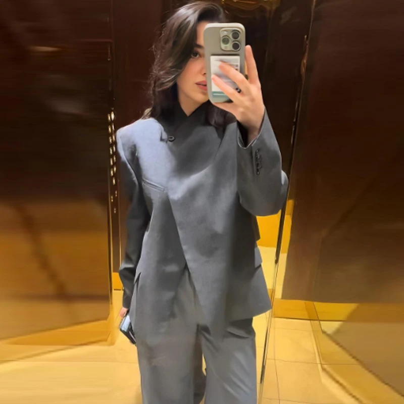 سترة HXAO Woman 2025 غير متماثلة باللون الرمادي الداكن سترة نسائية للخريف بأكمام طويلة سترة كورية شعبية ملابس خارجية