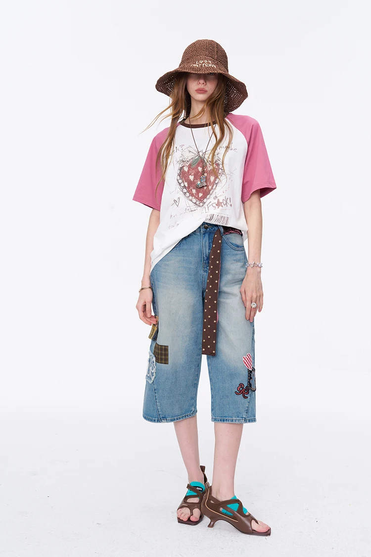 ELFSACK Women's Sweet Short Sleeve Graphic Tee with Cute Print, T-Shirt with Multiple Color Options, Loose Casual Autumn Top