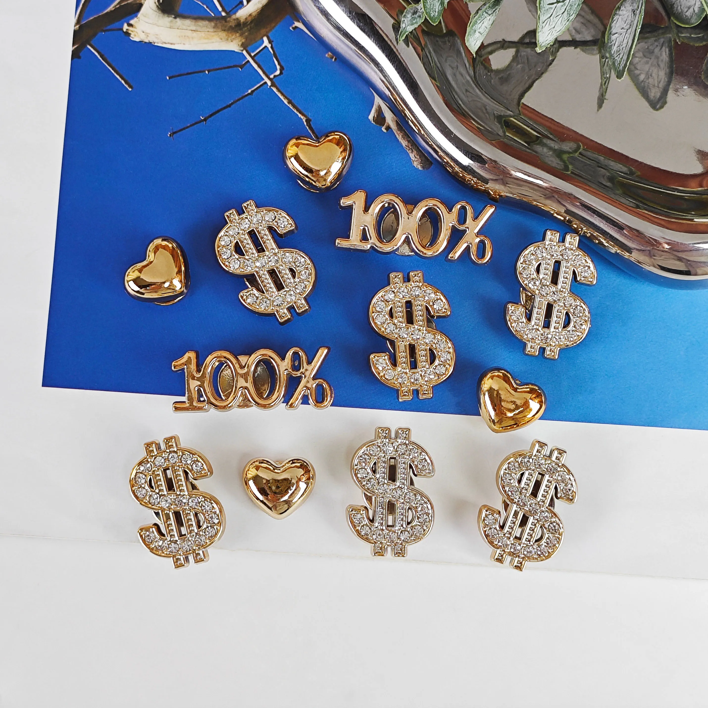 12Pcs DIY Shoe Decoration Charms Shiny Dollar Sign, Percentage Sign, Heart Decoration Buckle, Non-Metal Lightweight Material, Y2K Fashion Versatile Cute Personality Style for Men and Women, Suitable for Eva Beach Shoes, Sandals, Removable Shoe Decoration, Holiday Gift