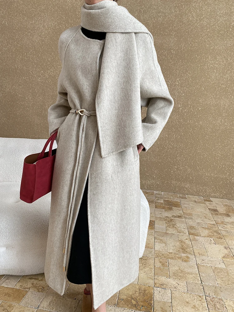 [EAM] Gray With Scarf Big Size Long Woolen Coat New O-neck Long Sleeve Women Jacket Fashion Tide Autumn Winter 2024 1DH7777