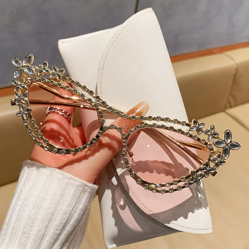 

New Fashion Luxury Full Crystal Shiny Cat Eye Sunglasses Women Alloy Round Rhinestone Party Sun Glasses Ladies Sexy Shades