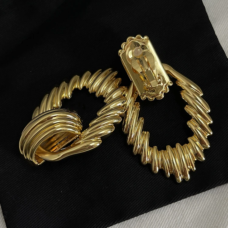 2026 Designer Brass Plated Gold Geometric Luxury Earrings Brand Ear Clip Women Top Quality Jewelry Trend